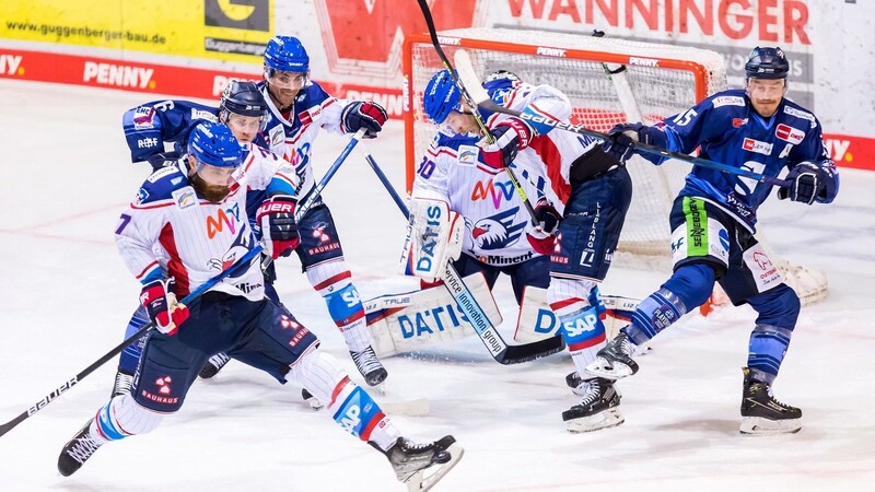 Großer Kampf: Die Straubing Tigers haben in den Playoffs die Adler Mannheim zu Gast im Eisstadion am Pulverturm.