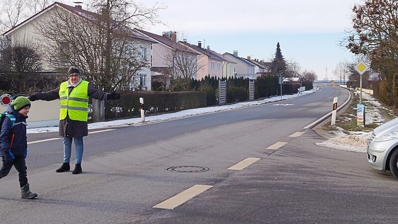 Die Erhöhung der Verkehrssicherheit, wie hier beim problematischen Schulweg an der Kreuzung der Bahnhofstraße mit der Münchner Straße ist Ziel beider Gruppierungen, die Kandidaten für den Gemeinderat aufstellen.