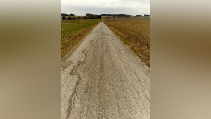 Der Straßenabschnitt von der Hochstraße nach Oberhausbach gehört zu den nächsten Sanierungsmaßnahmen.