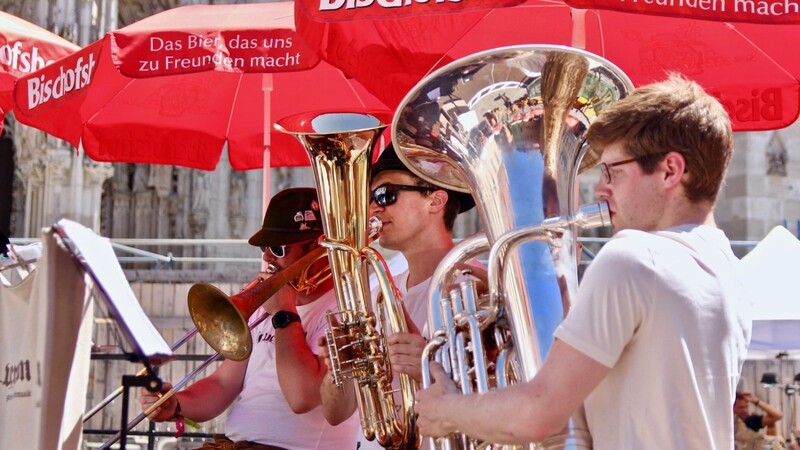 Musikalisch war für jeden was geboten - egal ob Swing, Rock oder Blasmusik.