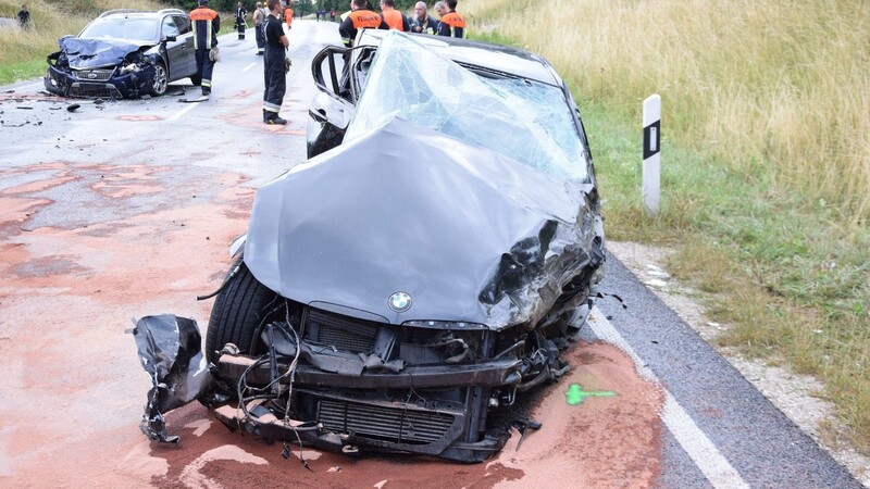 Auf der B16 wurde bei einem Unfall eine Person schwer verletzt.