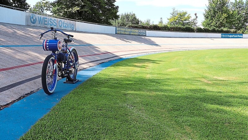 Hochklassigen Sport gibt es heute auf der 333 Meter langen Radrennbahn in Niederpöring zu sehen, wenn die deutschen Männer-Meisterschaften im Dernyrennen sowie der Derny-Deutschland-Cup der Frauen ausgetragen werden.