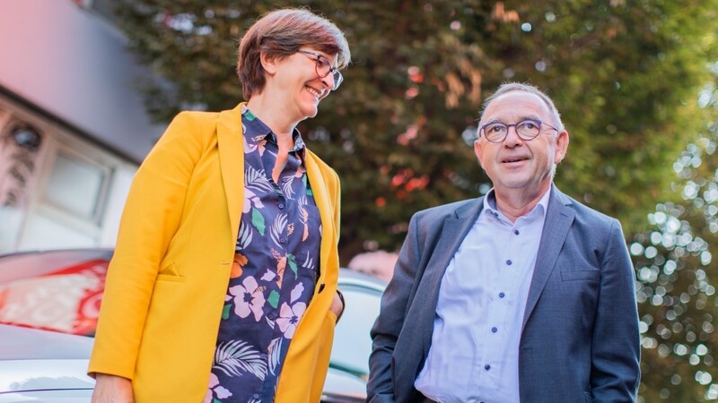 Die ersten zwei "Kubickis" haben Saskia Esken und Norbert Walter-Borjans schon geschafft.