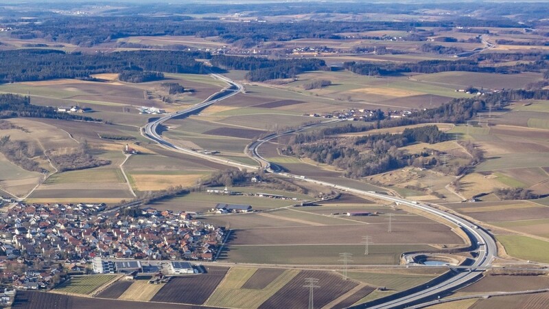 An der Anschlussstelle Essenbach endet aktuell die B15neu.