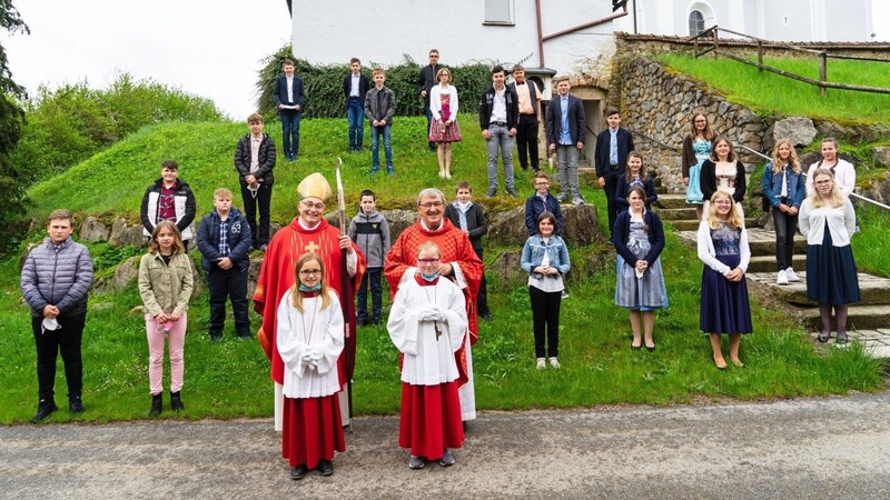 Die Firmlinge aus Loitzendorf und Wetzelsberg.