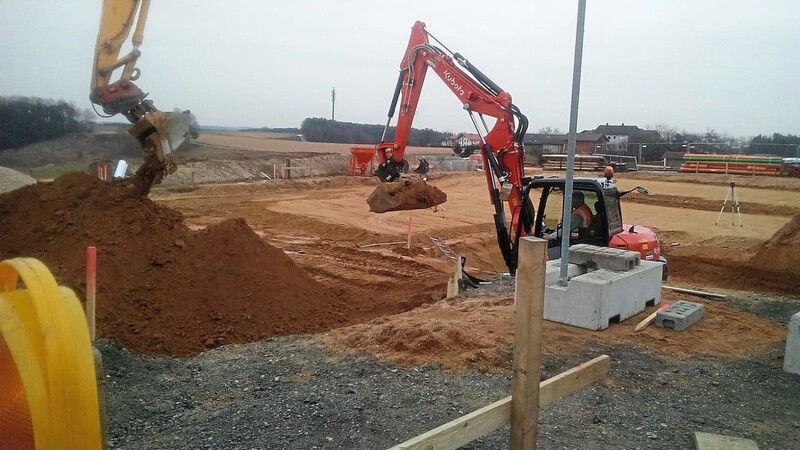 Vor wenigen Tagen begannen die Arbeiten für den Neubau des Wasserhochbehälters in Simbach.