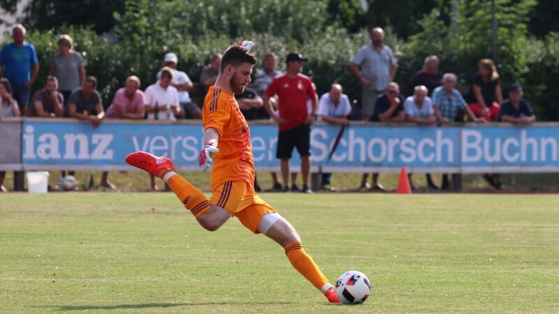 Nur Stehplätze gibt es am Rand des Hauptspielfelds im Vilsbiburger Sportpark.