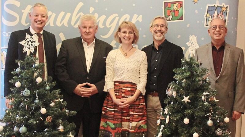 Der Vorstand des Vereins "Straubinger Adventskalender" wurde einstimmig im Amt bestätigt (v.l.): Oberbürgermeister Markus Pannermayr, Vorsitzender Josef Stelzl, Claudia Karl-Fischer, Ingbert Griesbauer und Siegfried Markl.