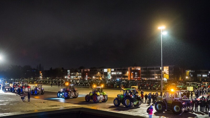 Mit rund 600 Traktoren hatten sich Bauern aus der Region auf den Weg nach Landshut gemacht, um gegen die Agrarpolitik der Grünen zu protestieren.