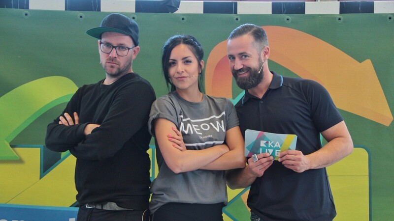 Ben, Jess und Bürger Lars Dietrich (von links) waren für ein Schulhof-Duell in Straubing. (Foto: Voltz)