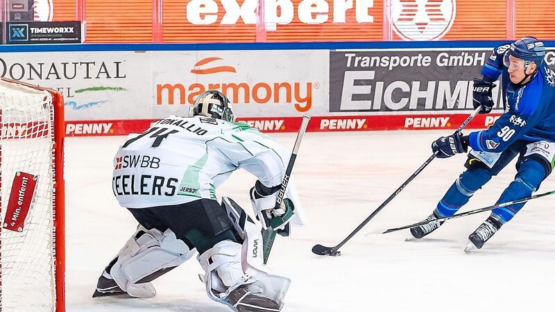 Bietigheim mit Goalie Sami Aittokallio (l.) ist das schlechteste Auswärtsteam der DEL. Ein Dreier gegen die Steelers ist für Tigers-Stürmer Luke Adam und Co. Pflicht.  Foto: fotostyle-schindler.de