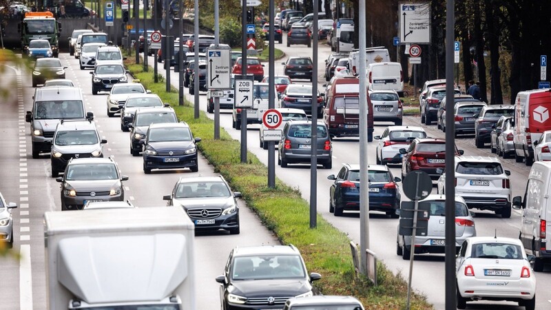 Spritpreise hin oder her, der Verkehr auf dem Mittleren Ring fließt nicht nur im täglichen Berufsverkehr zäh.