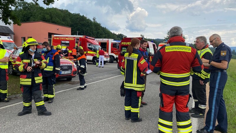 Großeinsatz am Mittwoch in Ramspau (Kreis Regensburg) und Umgebung. Dort war ein möglicherweise abgestürztes Sportflugzeug gemeldet worden.