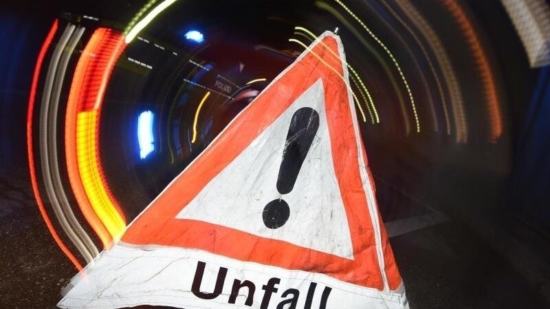 Zwei Verletzte forderte ein Unfall mit insgesamt fünf Fahrzeugen auf der A92. (Symbolbild)