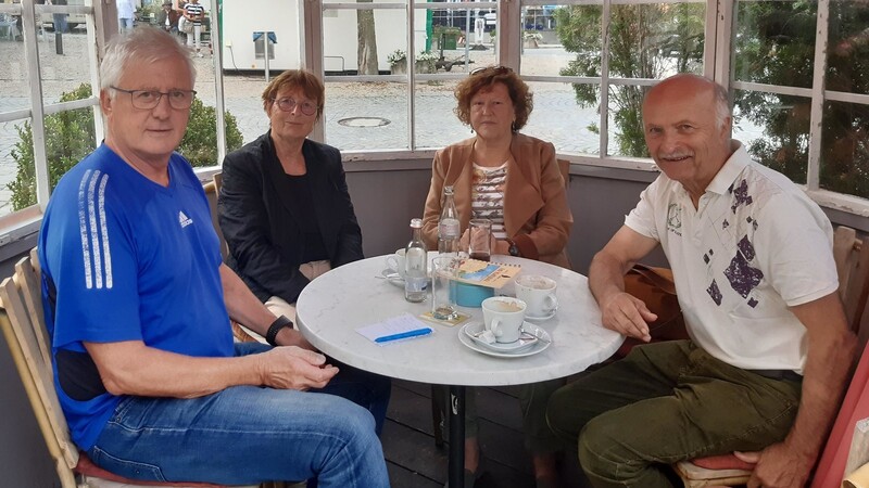 Zum Austausch über Fragen der in Viechtach untergebrachten Flüchtlinge traf sich das engere Führungsteam des Asyl-Helferkreises (v.l.) Edwin Schedlbauer, Brigitte Baueregger, Marianne Vorig und Herbert Atzinger.